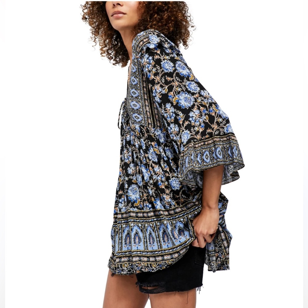 C30 FREE PEOPLE Black Stretch Tie Pleated Printed‎ Bell Sleeve V Neck Tunic Top
